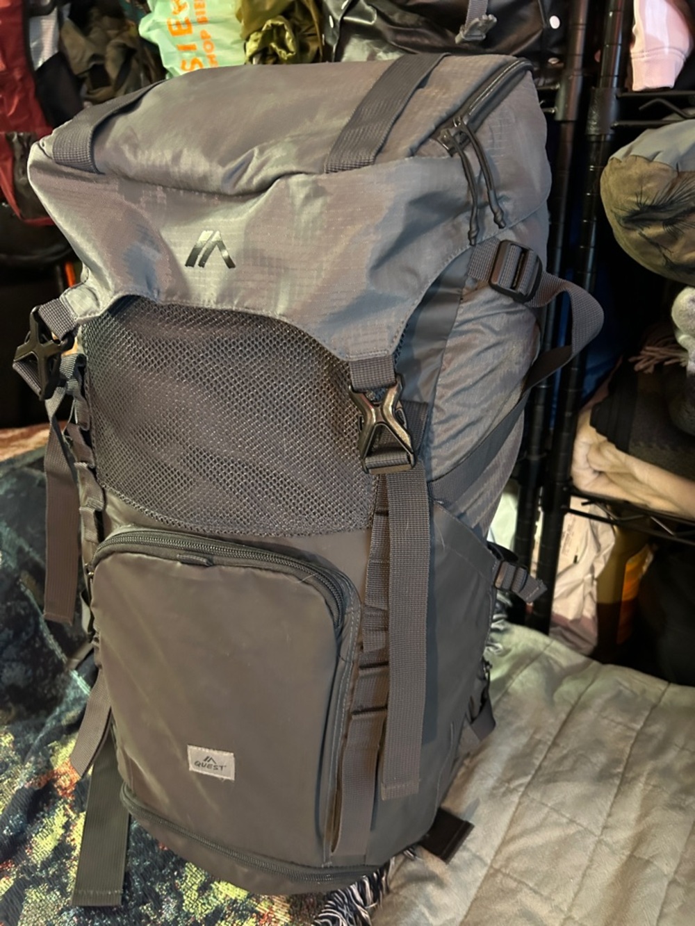 Men's Gray Outdoor Backpack with Mesh Front - Durable Backpacking Pack